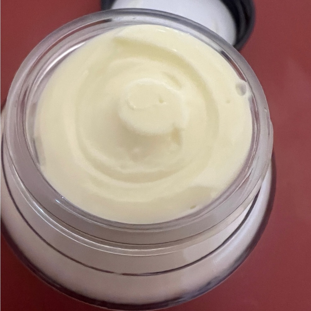 Disney Alice in wonderland vitamin enriched face base BOBBI BROWN New - Picture 3 of 6
